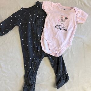 Petit Lem - Dark Gray Baby Pajamas with pink stars and matching onesie